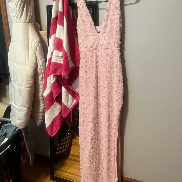 Size:00 Prom dress light pink with high slit.